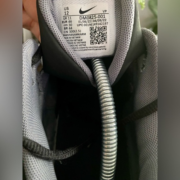 Men’s 12 Nike Giannis Immortality Basketball Shoes Black White Blue Yellow - Picture 8 of 8